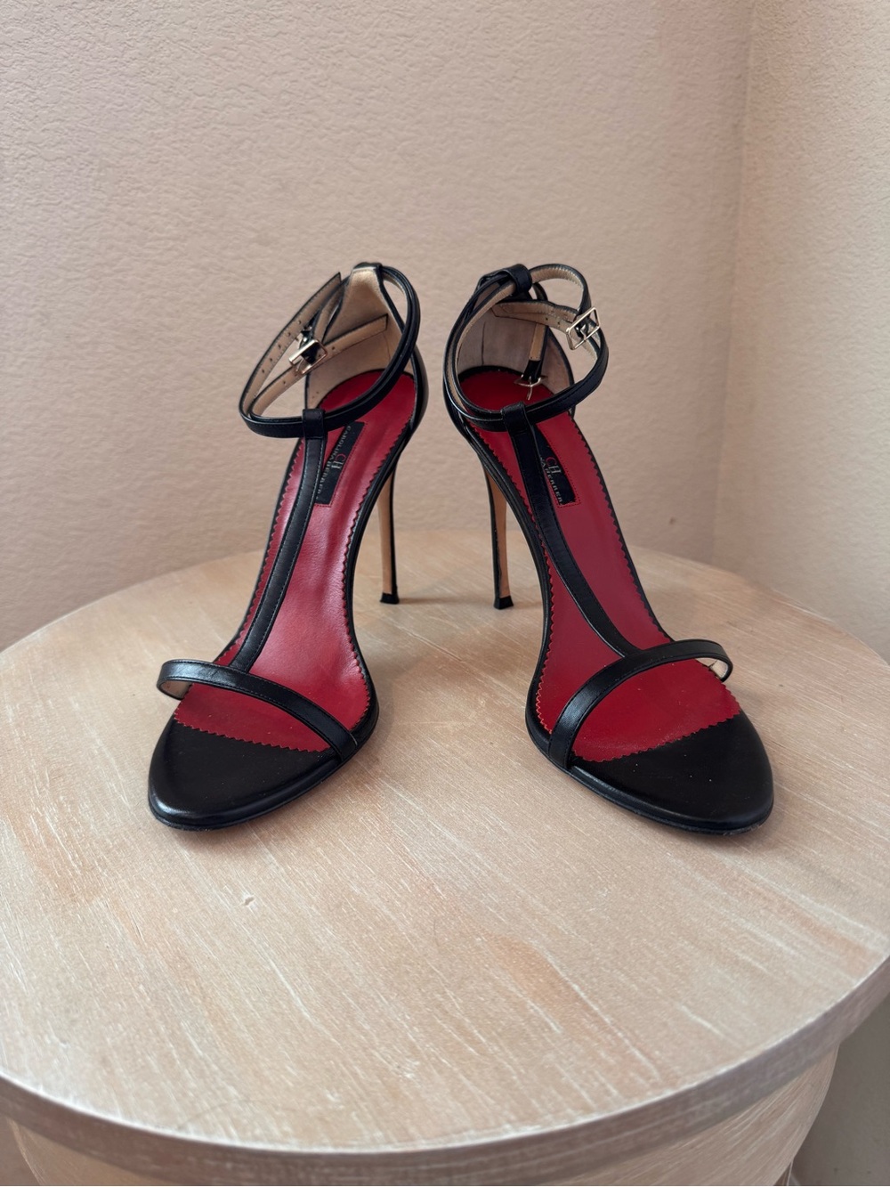 Carolina Herrera Black Leather T-Strap Stiletto Sandal - EU 40 - NIB - $450